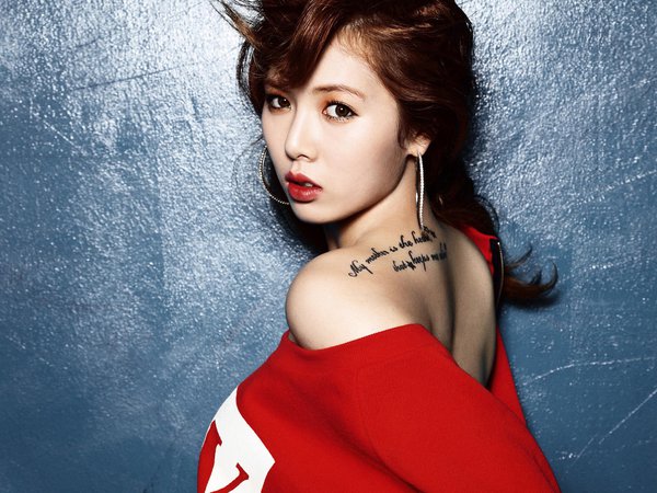 Hyuna Kim, азиатка, в красном, девушка, певица, плечо, стена, тату, татуировка, южная корея