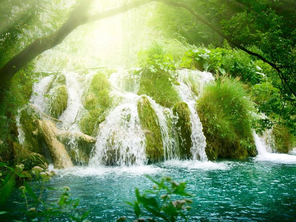 waterfall, водопад, деревья, лазурь, лучи, растительность, солнца