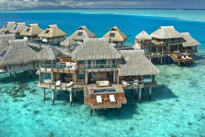 Обои на рабочий стол: bora-bora, hilton, nui-presidential-suite, дом, море