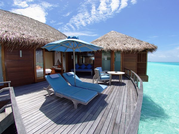 maldives, wallpaper, гостиница, дом, лежаки, лето, мальдивы, небо, обои, океан, отдых, пейзаж, природа, шезлонги