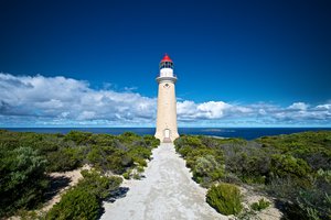 Обои на рабочий стол: australia, Kangaroo Island, Lighthouse, австралия, кусты, маяк, облака, океан, побережье