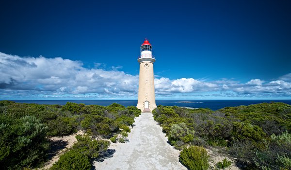 Обои на рабочий стол: australia, Kangaroo Island, Lighthouse, австралия, кусты, маяк, облака, океан, побережье