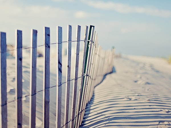 забор, небо, пляж, следы