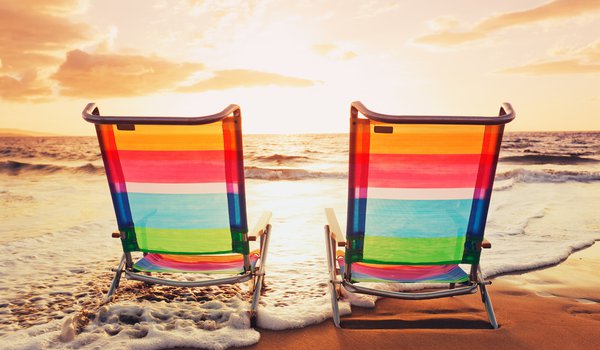Обои на рабочий стол: beach, chairs, clouds, nature, sand, sea, sky, sunset, закат, лето, море, небо, облака, пейзаж, пляж, природа