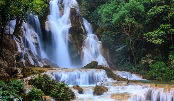 Обои на рабочий стол: Kuang Si Falls, waterfalls, водопад