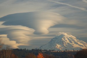 Обои на рабочий стол: Mt. Rainier, Seattle, Washington, гора, двояковыпуклые облака