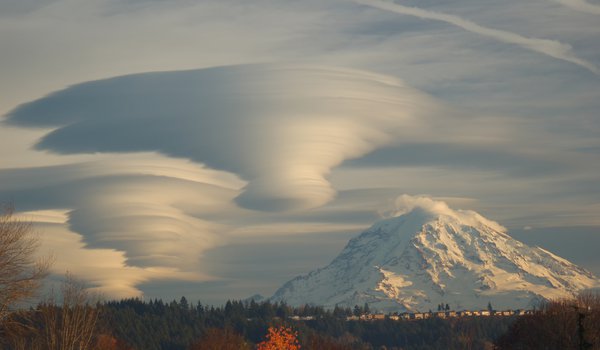 Обои на рабочий стол: Mt. Rainier, Seattle, Washington, гора, двояковыпуклые облака
