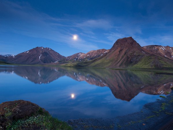 вечер, горы, исландия, луна, озеро, отражение, сумерки
