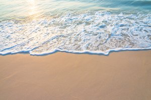 Обои на рабочий стол: beach, beautiful, sand, sea, seascape, summer, берег, волны, лето, море, песок, пляж