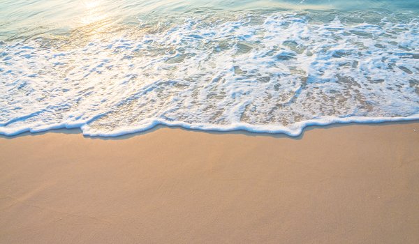 Обои на рабочий стол: beach, beautiful, sand, sea, seascape, summer, берег, волны, лето, море, песок, пляж