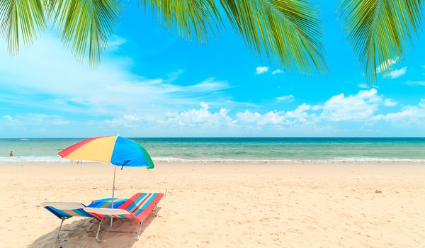 Обои на рабочий стол: beach, beautiful, palms, paradise, sand, sea, seascape, summer, tropical, берег, волны, лето, море, небо, пальмы, песок, пляж, шезлонг