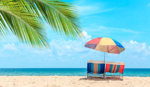 Обои на рабочий стол: beach, beautiful, palms, paradise, sand, sea, seascape, summer, tropical, берег, волны, лето, море, небо, пальмы, песок, пляж, шезлонг