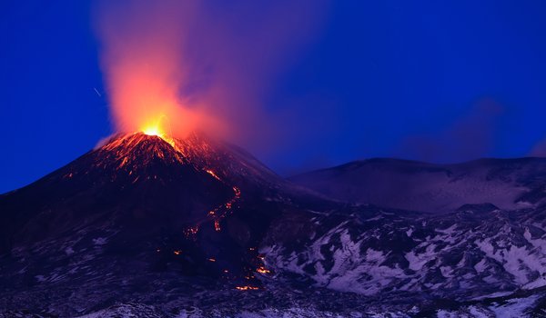 Обои на рабочий стол: Etna, italy, Sicily, вулкан, извержение, италия, лава, Сицилия, Этна, январь 2021
