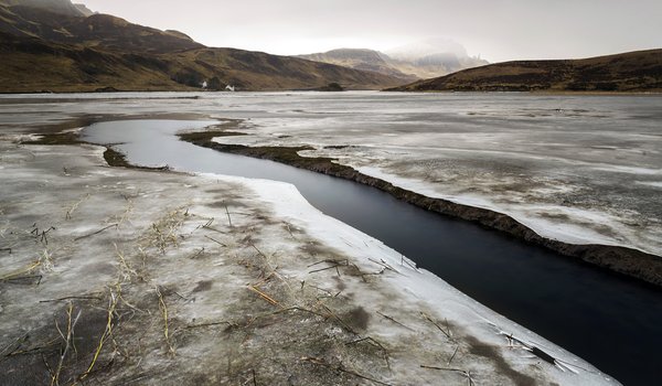 Обои на рабочий стол: Icy Seige, Isle of Skye, Loch Fada, scotland