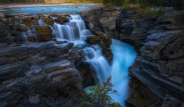 Обои на рабочий стол: Athabasca Falls, Canadian Rockies, Jasper National Park, waterfalls