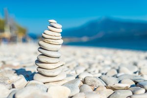 Обои на рабочий стол: beach, pebbles, sea, stones, summer, white, галька, камни, лето, море, пляж