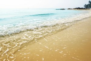 Обои на рабочий стол: beach, blue, sand, sea, seascape, summer, wave, волны, лето, море, песок, пляж