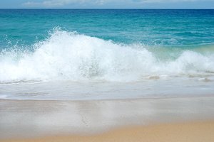Обои на рабочий стол: beach, blue, sand, sea, summer, wave, волны, лето, море, песок, пляж