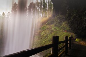 Обои на рабочий стол: fence, Monsoon, moss, nature, Oregon, path, rocks, South Falls, trees, United States of America, usa, water, waterfall