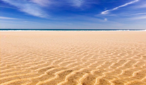 Обои на рабочий стол: море, небо, пустыня