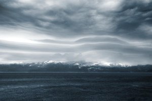 Обои на рабочий стол: горы, море