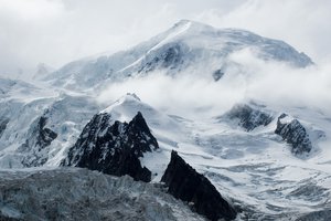 Обои на рабочий стол: вершина, горы, скалы, снег