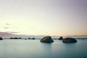 Обои на рабочий стол: вода, камень, небо, пейзаж