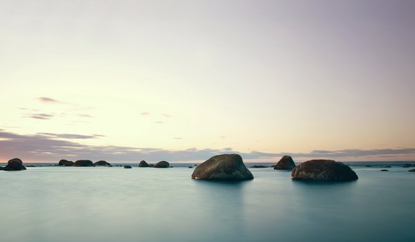 Обои на рабочий стол: вода, камень, небо, пейзаж