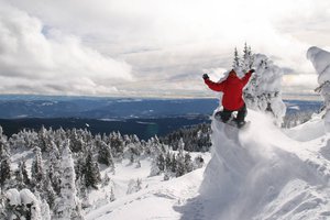 Обои на рабочий стол: горы, облака, снег, сноуборд, спорт