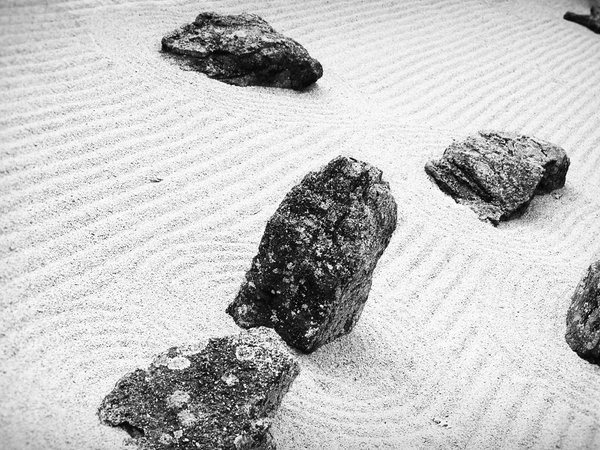 камень, песок, чёрно-белое