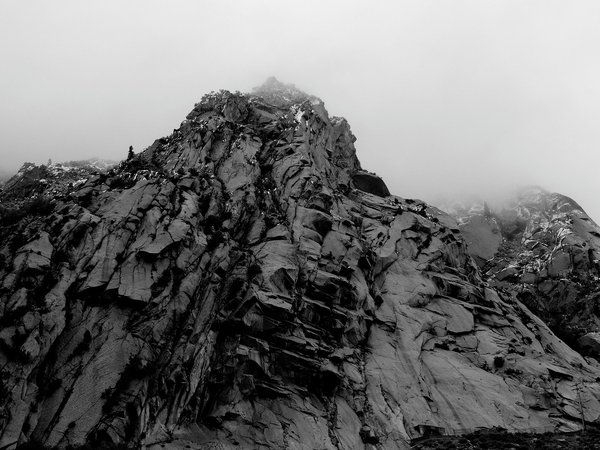 горы, скала, чёрно-белое