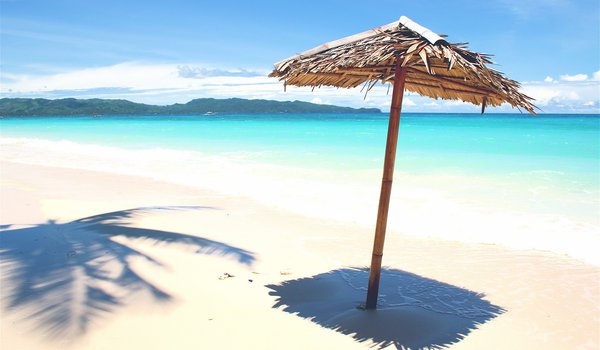 Обои на рабочий стол: зонт, океан, песок, пляж