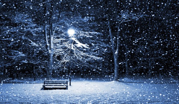 Обои на рабочий стол: зима, ночь, скамейка, снег, фонарь