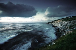 Обои на рабочий стол: вода, море, небо, скалы