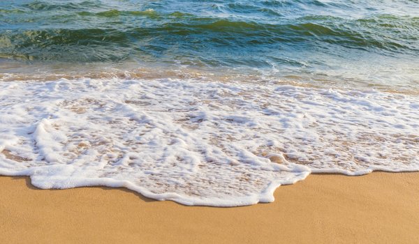 Обои на рабочий стол: beach, sand, sea, seascape, summer, wave, берег, волны, лето, море, песок, пляж