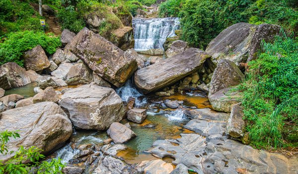 Обои на рабочий стол: Nuwara Eliya, водопад, камни, лес, речка, Шри-Ланка