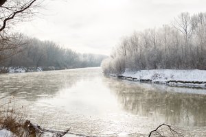 Обои на рабочий стол: дымка, зима, река, РУБЦОВСК, снег, фотограф Александр Мясников