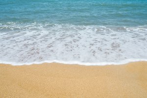 Обои на рабочий стол: beach, blue, romantic, sand, sea, summer, wave, волны, лето, море, песок, пляж