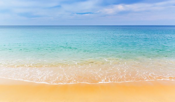 Обои на рабочий стол: beach, blue, romantic, sand, sea, sky, summer, wave, волны, лето, море, небо, песок, пляж