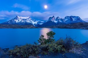 Обои на рабочий стол: Chile, Patagonia, Torres del Paine, озеро, рассвет, утро, чили