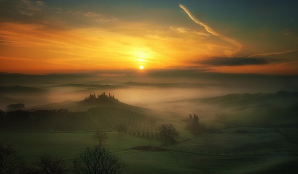 Обои на рабочий стол: Fabrizio Massetti, fog, sun, sunrise, Tuscany, рассвет, солнце, Тоскана, туман