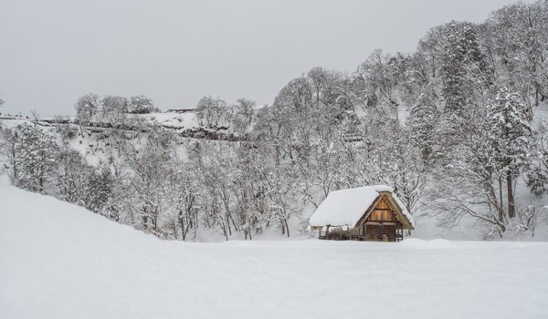 Обои на рабочий стол: beautiful, cottage, house, landscape, nature, snow, winter, деревья, зима, зимний, пейзаж, снег, хижина