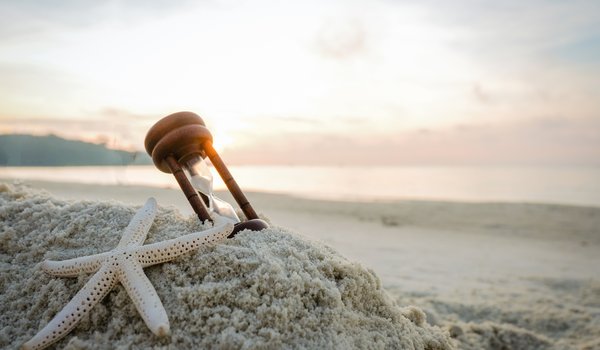 Обои на рабочий стол: beach, sand, sea, starfish, summer, звезда, море, морская, песок, песочные часы, пляж