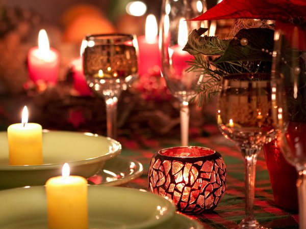 бокалы, огонь, романтика, свечи, стол, тарелки