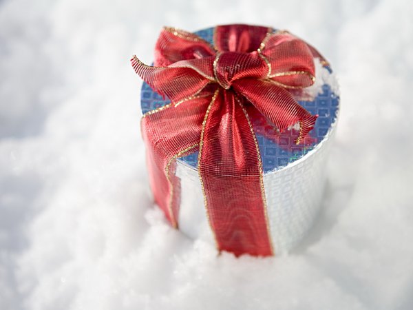 new year, snow, winter, зима, коробочка, ленточка, новый год, подарок, праздник, снег