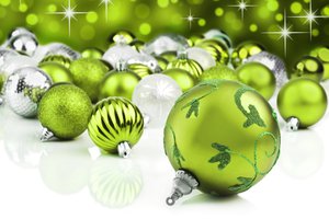 Обои на рабочий стол: new year, блеск, блестки, елочные шары, зеленые, новый год, праздник, серебряные, узоры