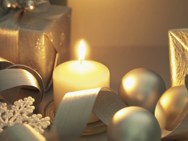 зима, золотые, игрушки, новогодние, новый год, подарок, праздники, свеча, снег, снежинки, шары