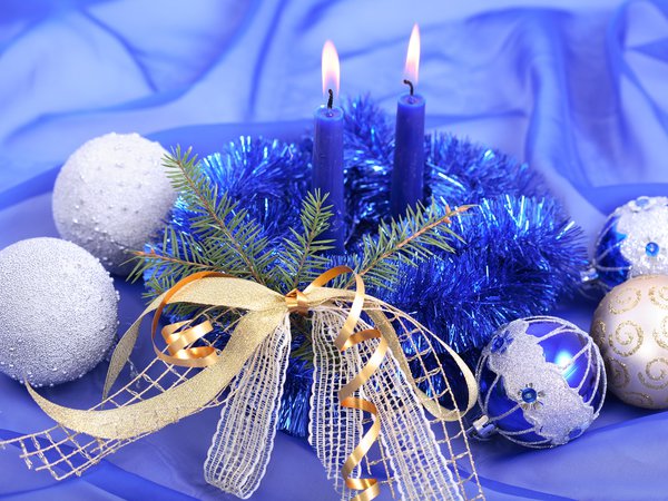 бант, блестки, ветка, голубой, елка, композиция, лента, мишура, новогодняя, свечи, серебро, шары