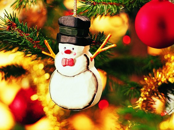 игрушка на елке, новогодний фон, новый год, снеговик
