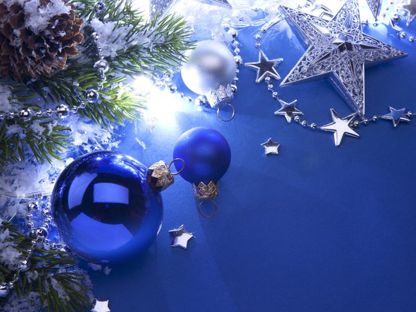 christmas, new year, белые, ветки, елка, елочные, звезды, игрушки, новый год, рождество, серебристые, синие, синий фон, шарики, шары, шишки